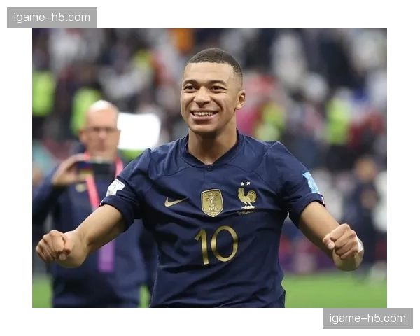 姆巴佩接受《队报》简短采访，谈及未来时表示“目前只专注巴黎”