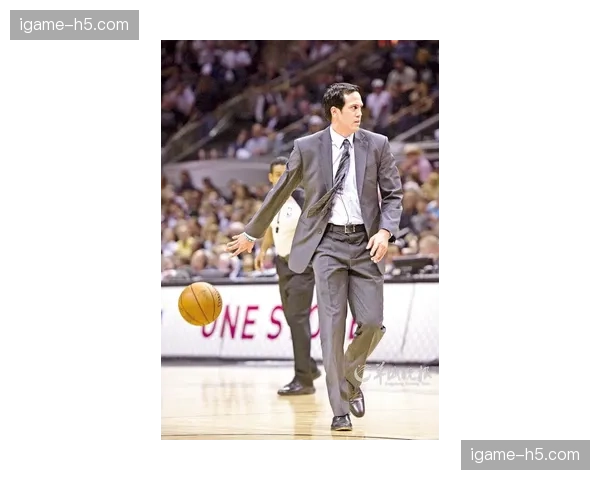 斯波尔斯特拉专访：详解热火“动态混合防守”体系的构建哲学